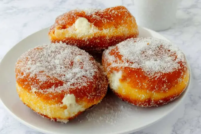 Paczki: Exploring the Sweet Tradition of Polish Doughnuts